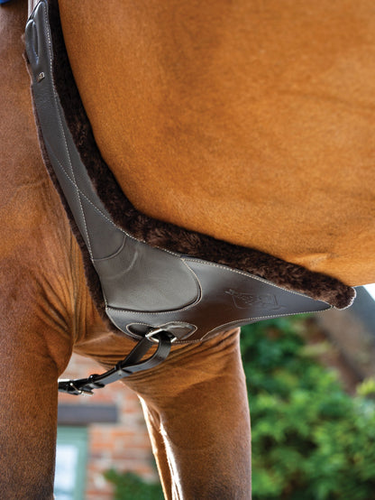 Arika Simuwool Contoured Long Stud Girth